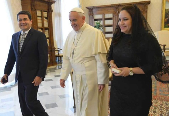 Juan Orlando Hernández se reunió con el Papa y lo invitó a Honduras