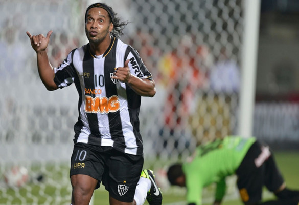 Ronaldinho el 'Rey de América', según encuesta de diario uruguayo