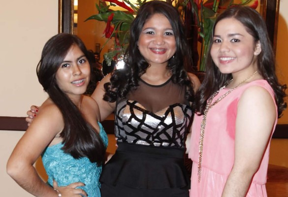 Generación 2014 de Agape Christian Academy disfruta cena de despedida