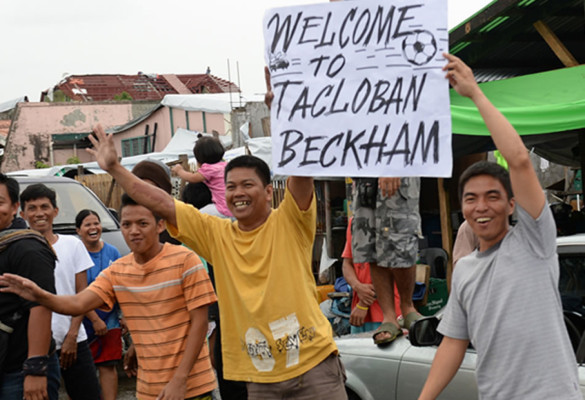 Beckham visita a los niños filipinos afectados por el tifón Haiyan