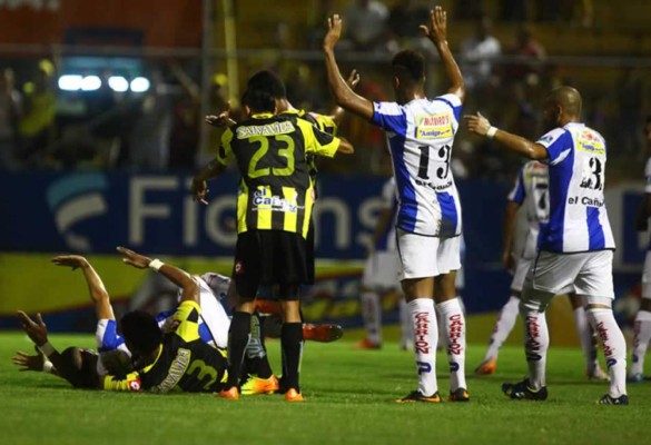 Victoria elimina al campeón Real España con doblete de Rony Flores