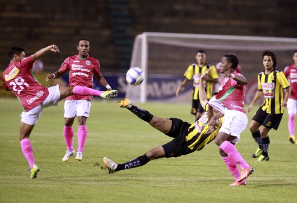 Con doblete de Diego Reyes Marathón vence al Real España