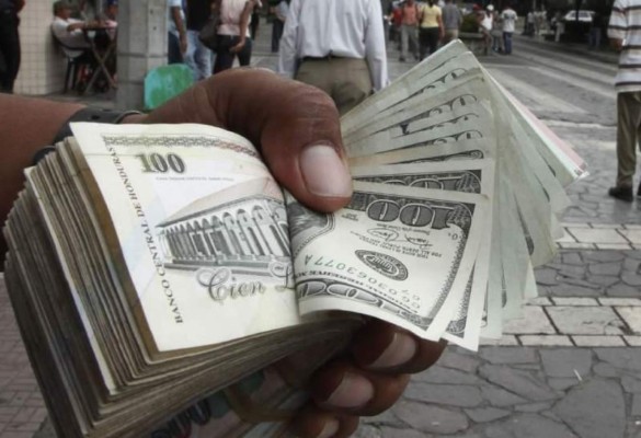 Fosdeh: Moneda nacional se devaluará a 25 lempiras por dólar