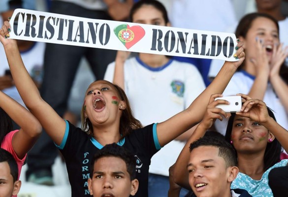 Cristiano recibido como una estrella del rock en el entrenamiento