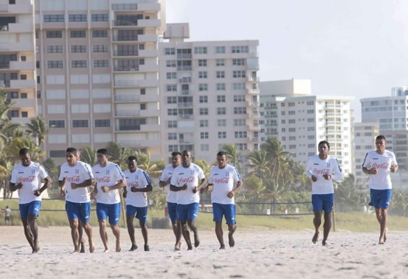 Jugadores de Honduras 'sudaron hasta la última gota” en la playa