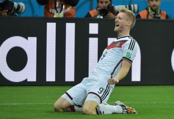 Ozil fulmina a Argelia y consolida el pase a cuartos de Alemania