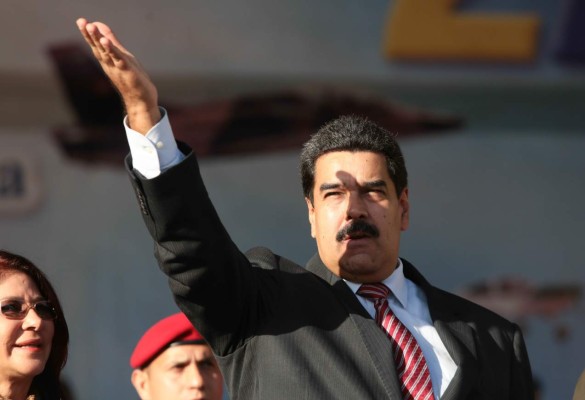 Maduro recorta el presupuesto ante caída del precio del petróleo