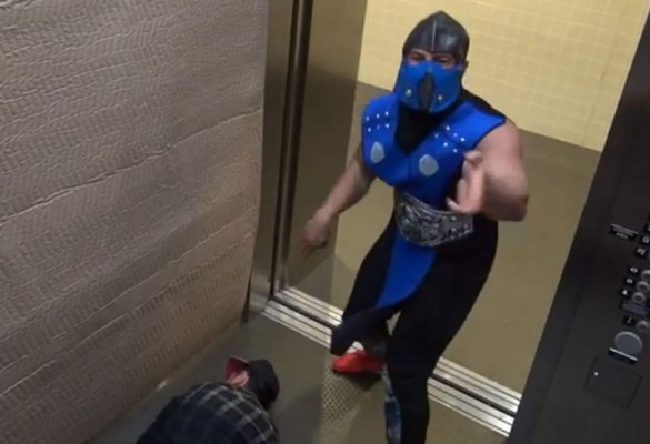 Video: Sub Zero le hace la fatality a personas en un elevador