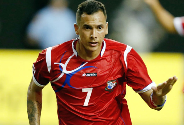 El delantero panameño Blas Pérez es víctima de robo