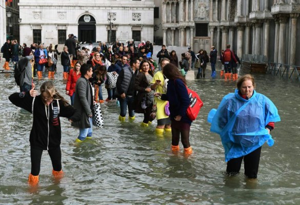Fuertes inundaciones dejan a Venecia bajo el agua