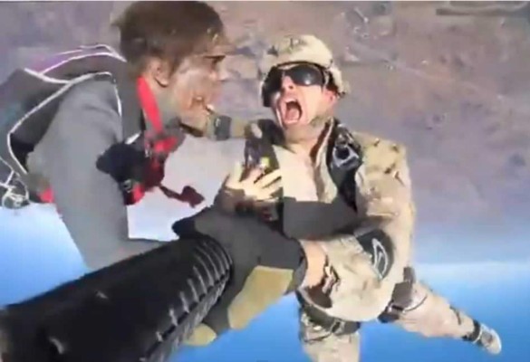 Saltó al vacío por Halloween y casi se muere de terror