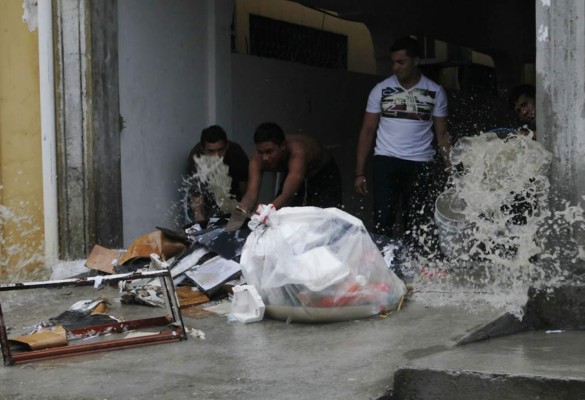 Caos y destrozos en San Pedro Sula por 40 minutos de lluvia  
