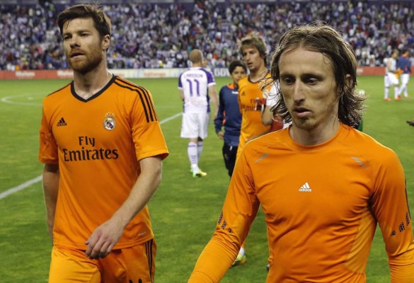 Real Madrid deja escapar el triunfo y se aleja aún más del título