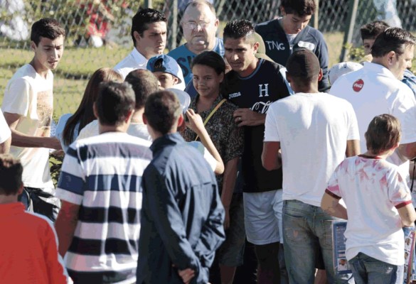 Honduras 'feliz' por apoyo de la afición en el entrenamiento