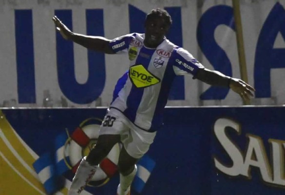 Victoria elimina al campeón Real España con doblete de Rony Flores