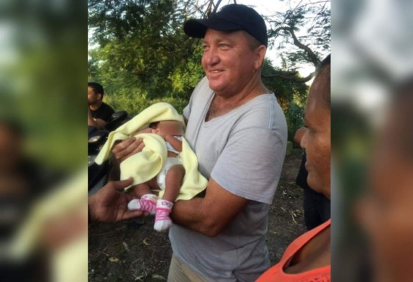 Abandonan a una bebé sobre un cartón a orillas del río Cangrejal