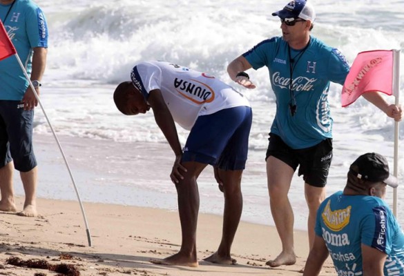 Jugadores de Honduras 'sudaron hasta la última gota” en la playa
