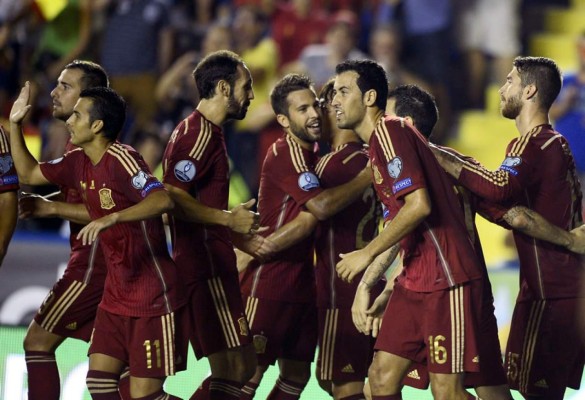 España recupera la confianza con goleada a Macedonia