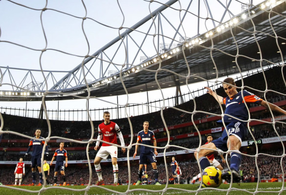 Arsenal se mantiene en el liderato tras golear al Fulham