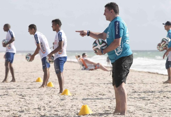 Jugadores de Honduras 'sudaron hasta la última gota” en la playa
