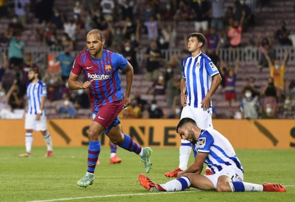 Barcelona's Danish forward Martin Braithwaite (L) celebrates after scoring his second goal during the Spanish League football match between Barcelona and Real Sociedad at the Camp Nou stadium in Barcelona on August 15, 2021. (Photo by Josep LAGO / AFP)
