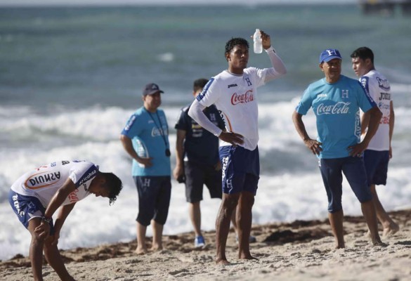 Jugadores de Honduras 'sudaron hasta la última gota” en la playa