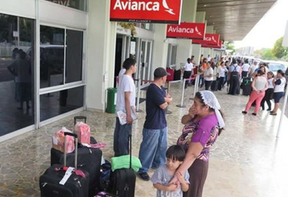 Cancelados varios vuelos debido a erupción del Chaparrastique