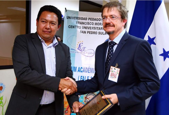 Catedráticos de Honduras y Brasil comparten investigaciones en foro