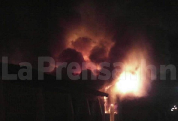 Honduras: Las fotos del incendio en la alcaldía de San Luis, Comayagua