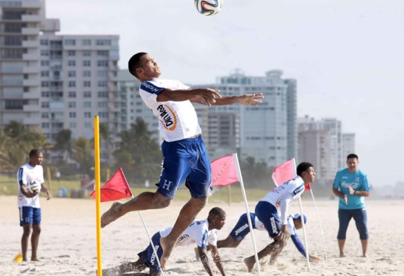 Jugadores de Honduras 'sudaron hasta la última gota” en la playa