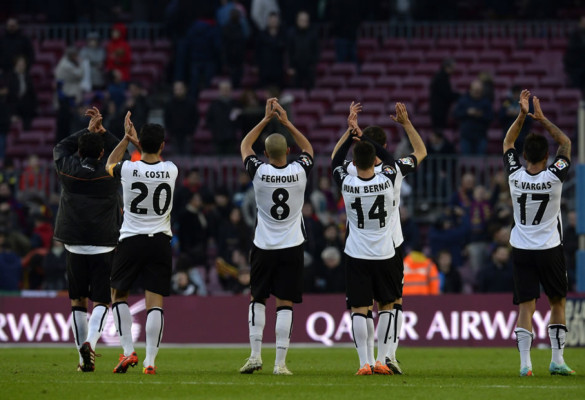 Valencia muestra a un Barça que deja el liderato en bandeja de plata