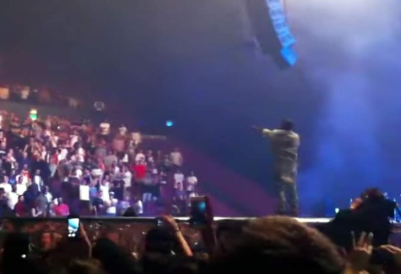 Kanye West ordenó a fans en silla de ruedas ponerse de pie
