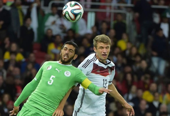 Ozil fulmina a Argelia y consolida el pase a cuartos de Alemania