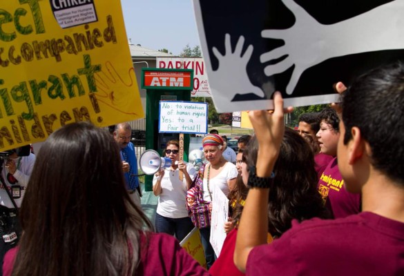 Antiinmigrantes anuncian que continuará bloqueo a indocumentados