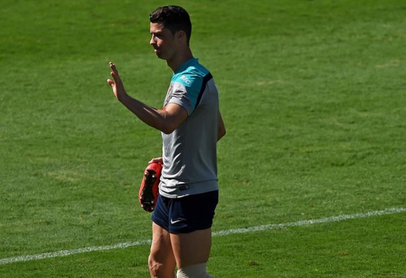 Cristiano recibido como una estrella del rock en el entrenamiento