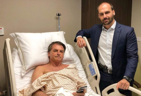 Hijo de Bolsonaro niega defender dictadura tras polémico tuit