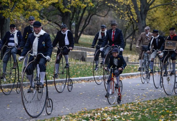 'La milla de Praga', un paseo nostálgico en velocípedo no exento de riesgos