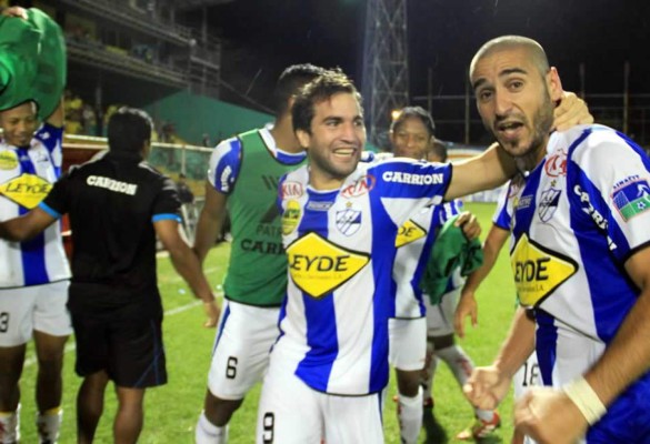 Victoria elimina al campeón Real España con doblete de Rony Flores