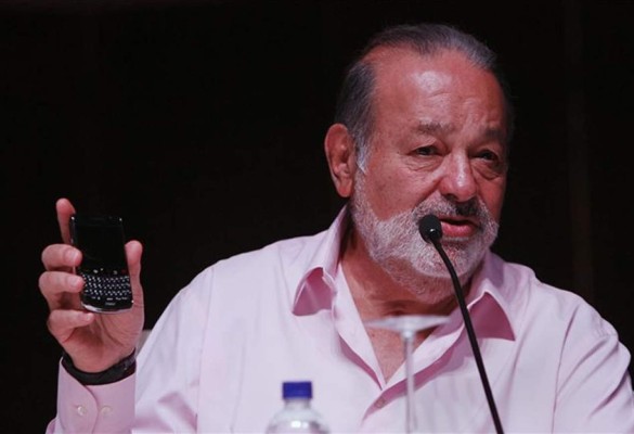 Ante el cambio de reglas, Slim repliega su emporio de telefonía en México