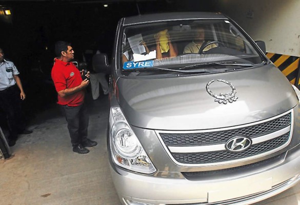 Bajo hermetismo retiran el cadáver del empresario Alexander Berríos