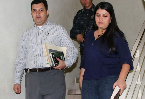 Funcionaria detenida demostró que su carro es legal