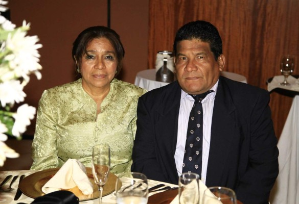 Marlon Rajo y Melissa Discua unen sus vidas