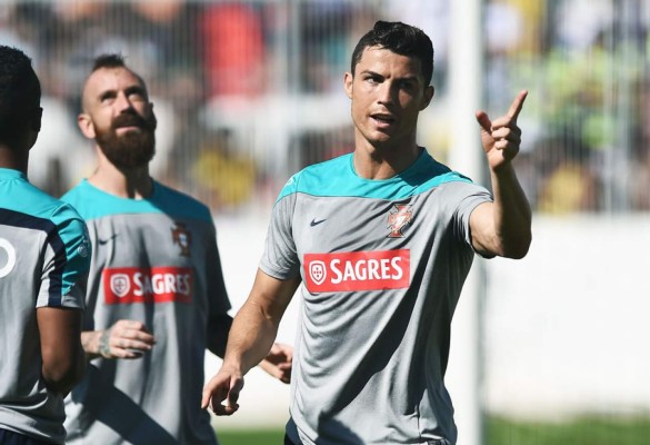 Cristiano recibido como una estrella del rock en el entrenamiento