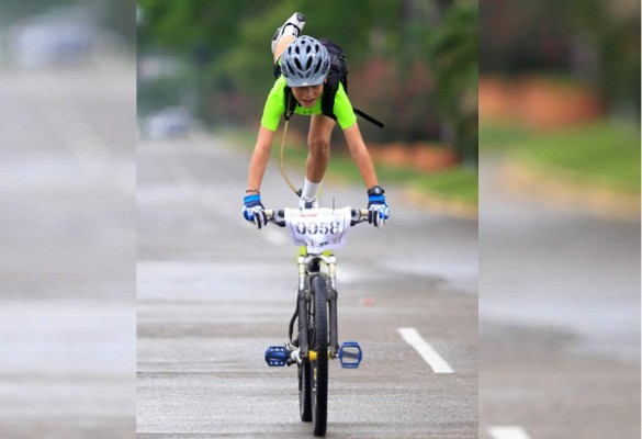 Sampedranos corren y pedalean a favor de enfermos
