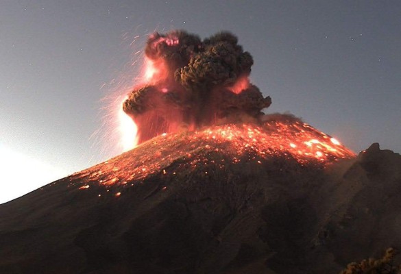 Reportan erupción del volcán Popocatépetl en México