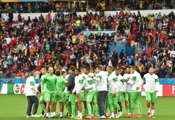 Ozil fulmina a Argelia y consolida el pase a cuartos de Alemania