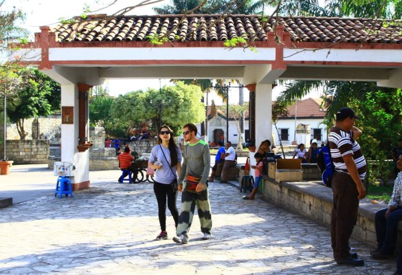 Ejecutivos de cruceros llegan a Honduras para explorar Gracias y Copán