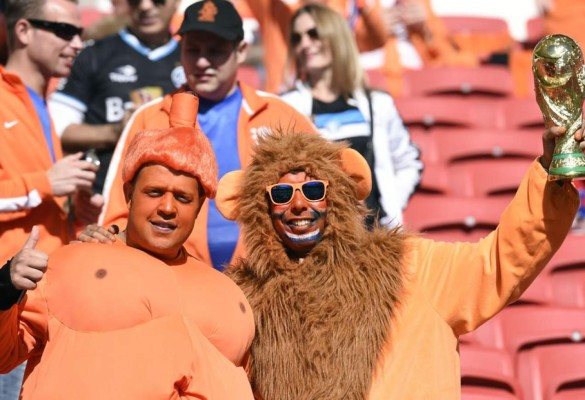 Holanda sofoca la rebelión australiana y se mete a octavos