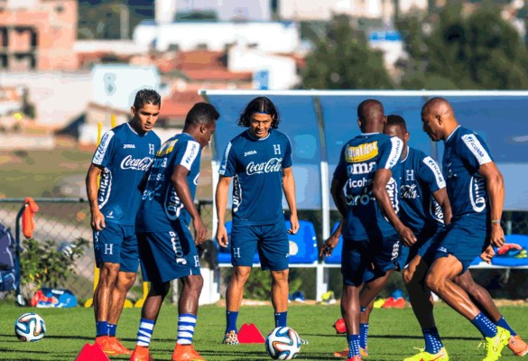 Honduras entrena a puerta cerrada antes de ir a Porto Alegre