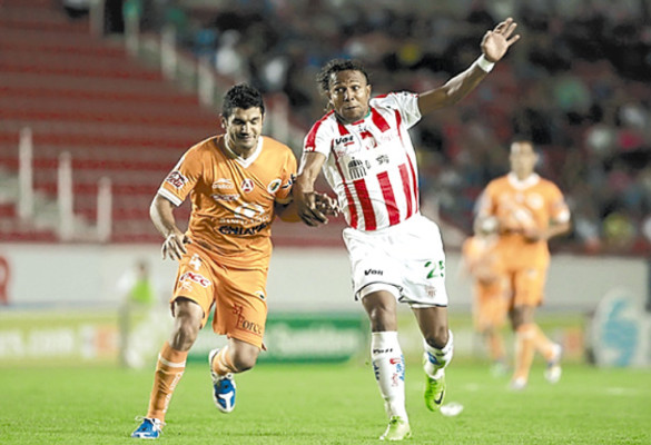 Figueroa y Vela a duelo por la clasificación